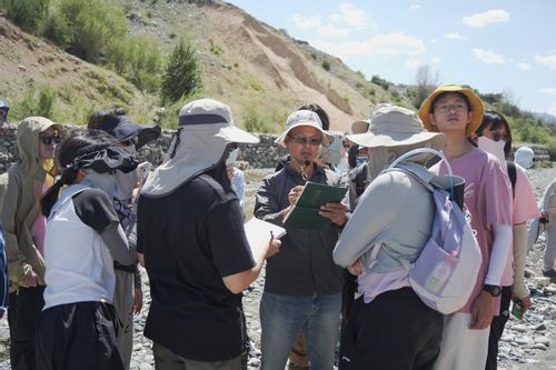 图4 吕红华老师手绘阶地草图.jpg